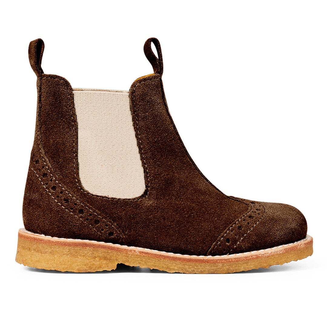 Chelsea Boot with brogue lace pattern