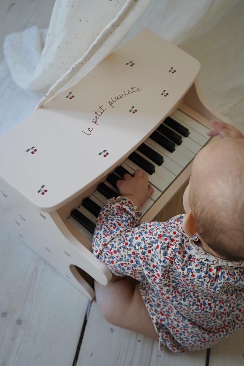 WOODEN PIANO